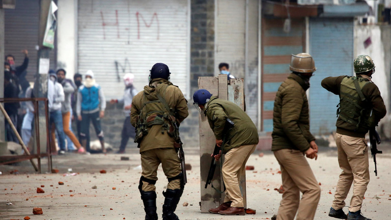 مرسوم رئاسي هندي يلغي “على الفور” الحكم الذاتي في كشمير