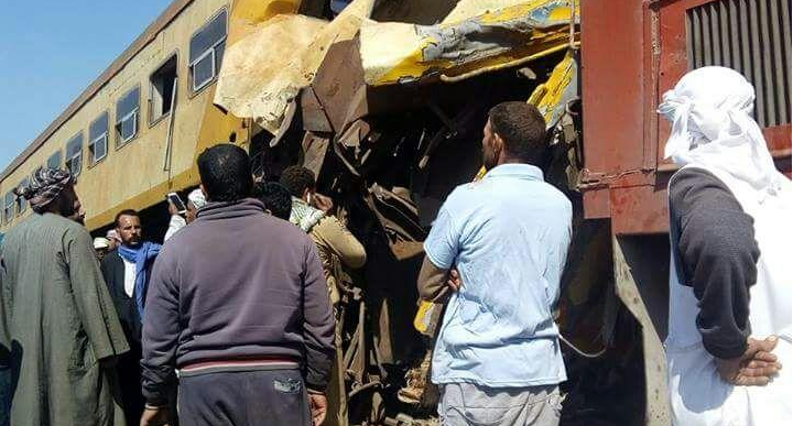 مصرع 16 شخصاً وإصابة العشرات بحادث تصادم قطارين.. والسكك الحديدية المصرية “توضح”
