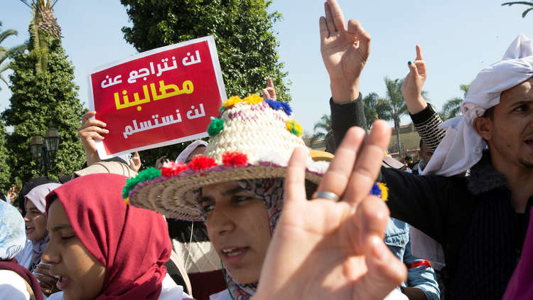 معلمون مغربيون يحتجون أمام البرلمان لتحسين أوضاعهم
