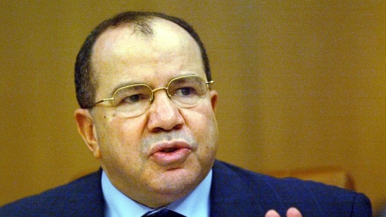 القضاء الجزائري يأمر بحبس وزير سابق