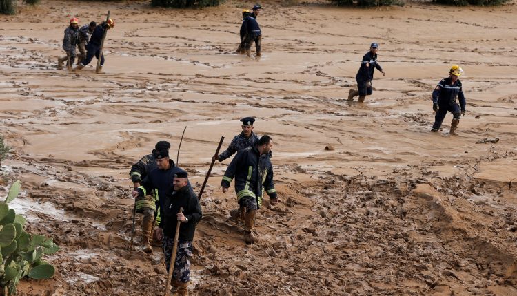 ارتفاع عدد ضحايا السيول في الأردن إلى 12 شخصا