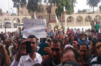 العاملون في بلدية اربد يجددون اعتصامهم لتحقيق مطالب معيشية