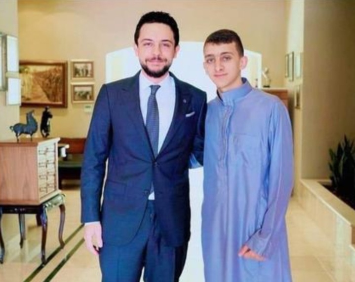 ولي العهد يستضيف العنانزة الفائز بالمسابقة القرآنية العالمية