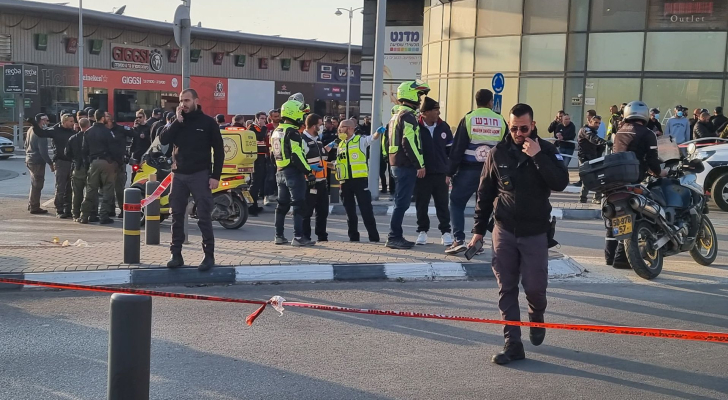 إصابة جنديين إسرائيليين بعملية طعن ببئر السبع