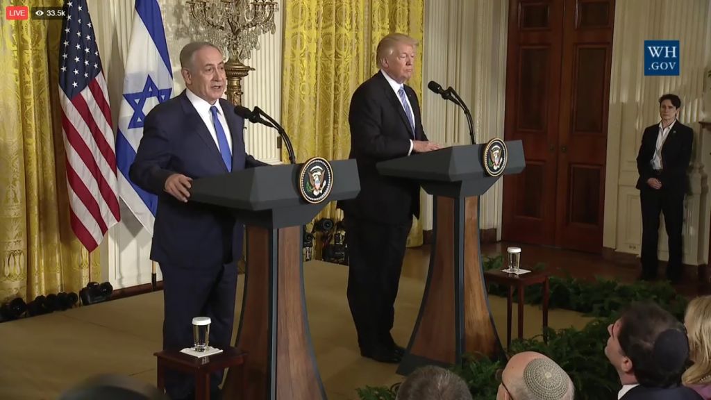 خلال مؤتمر صحفي مع نتن ياهو ..ترامب: إشارات كثيرة تؤكد أننا نستطيع التوصل إلى السلام في الشرق الأوسط