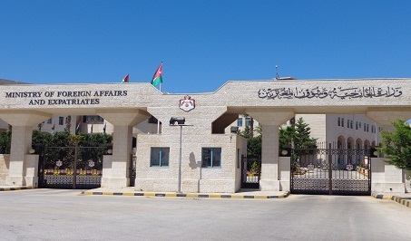 الخارجية تتسلم المواطن الأردني “القضاة ” الذي احتجزه الاحتلال اليوم