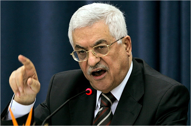 مؤسسات حقوقية تهاجم هيمنة عباس على القضاء وتطالب بدولة القانون