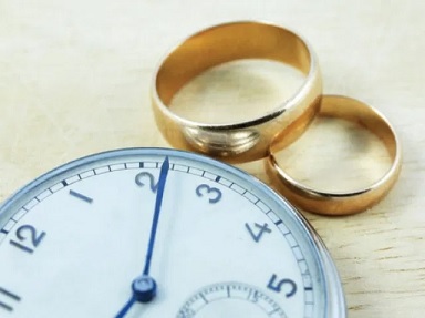 التأخر في سن الزواج.. أسباب اجتماعية أم اقتصادية ؟