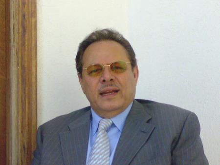 علي ناصر محمد يطرح مبادرة لحل الأزمة اليمنية: اقليمين جنوب وشمال