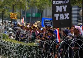 المحتجون يتجهون الى وسط بانكوك للاطاحة برئيسة الوزراء