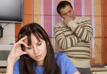 لا أنجب وزوجي يعاملني بقسوة