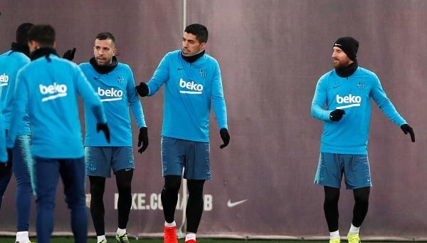 رسميا.. ميسي يقود قائمة برشلونة أمام ريال مدريد