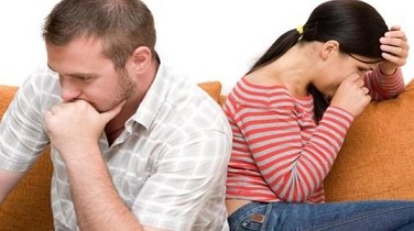 نحن لا نعمل ونسكن عند أهل زوجي