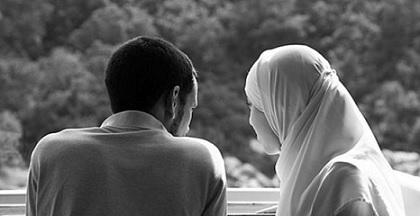حكم ممارسة العلاقة الحميمة بين الزوجين في نهار رمضان قضاء أم كفارة ؟