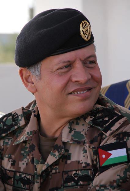 الملك يؤكد اعتزازه بجهود القوات المسلحة