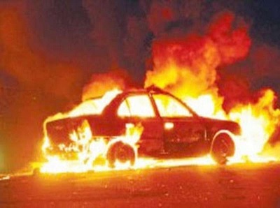 رجل يحرق زوجته داخل سيارة بألمانيا