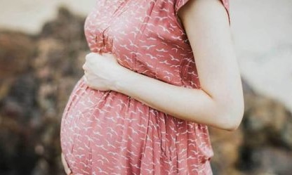 هل يحدث شيء للجنين عندما تمارس المرأة العلاقة الحميمة أثناء الحمل ؟