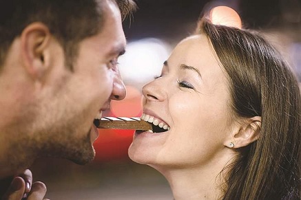 أسرار العلاقة بين الطعام... وتأجيج ممارسة الغرام!