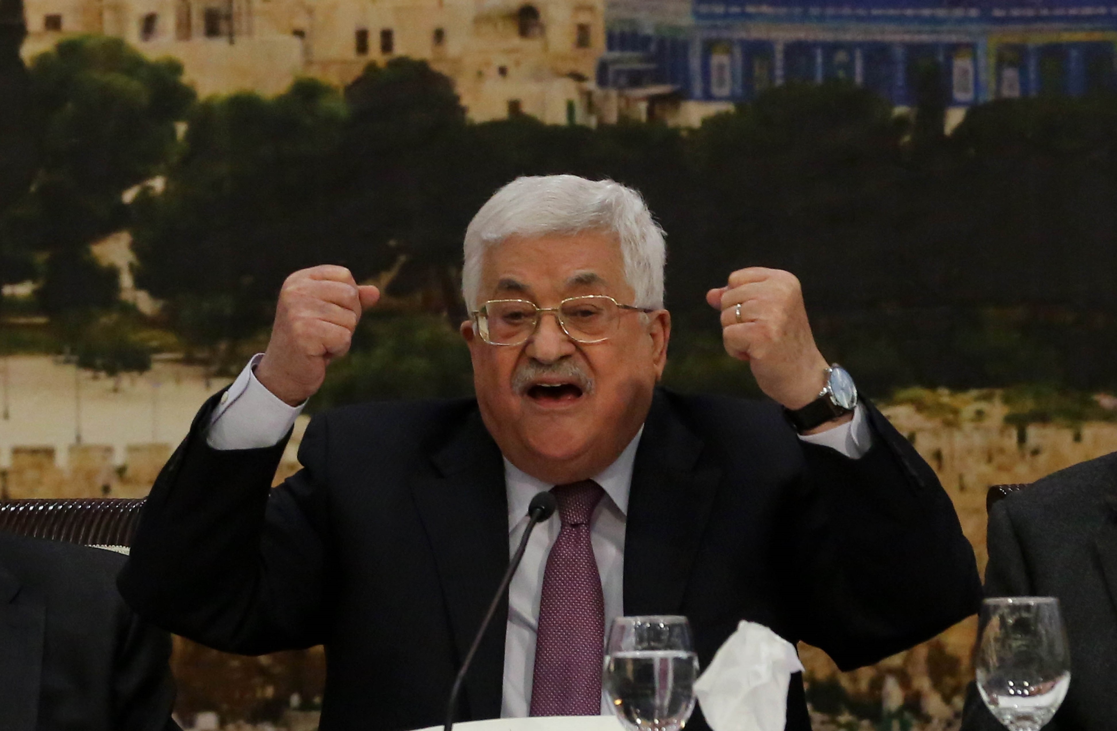 عباس: أمريكا غير مؤهلة لفرض أي صفقة تجتزئ الحقوق الفلسطينية لصالح الاحتلال