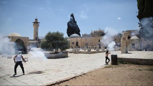 “الهلال الأحمر الفلسطيني”: قوات الاحتلال الإسرائيلي تمنعنا من دخول ساحات المسجد الأقصى