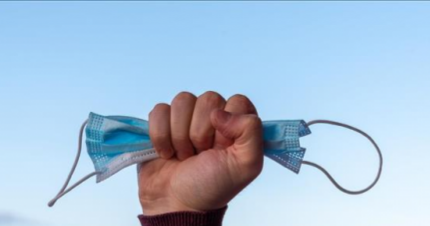 الحكومة تقرر الغاء ارتداء الكمامة في الاماكن المفتوحة و التباعد في المساجد