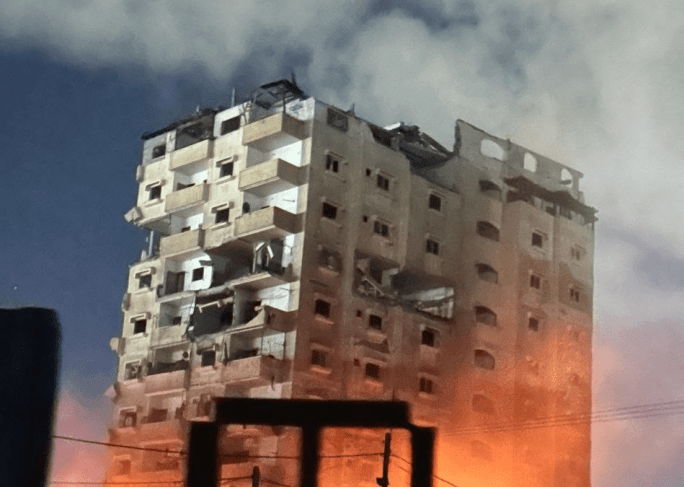 155 يوم على حرب غزة: شهداء بالعشرات واستهداف برج سكني في رفح