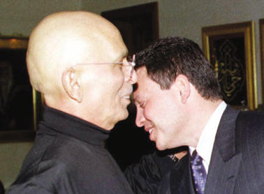 الذكرى الـ 15 لوفاة الحسين ... صور