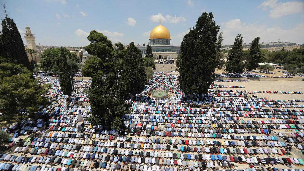 45 الف مصلي أدوا اليوم صلاة الجمعة في المسجد الأقصى