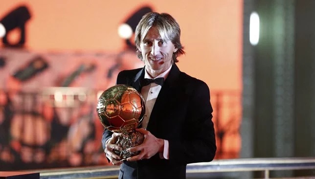 مودريتش يتوج رسميًا بجائزة الكرة الذهبية