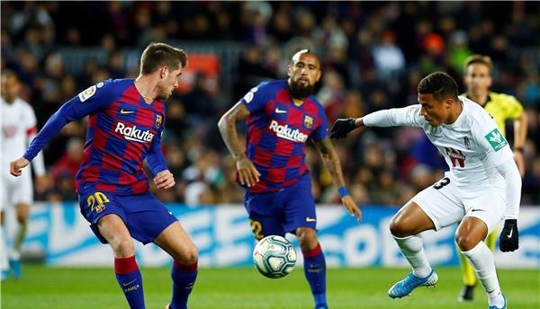 ميسي يمنح سيتين انتصاره الأول مع برشلونة