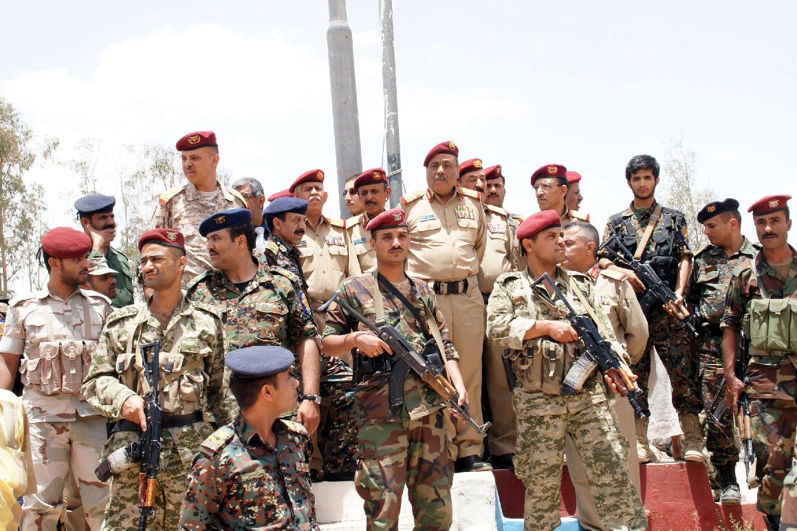 القوات الشرعية اليمنية تأسر عشرات الحوثيين بين تعز والحديدة