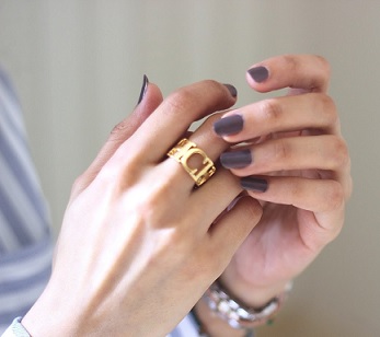 ينكسر خاطري عندما أشاهد كيف يدلل الأخوة أخواتهن