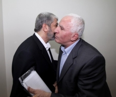 الأحمد يؤكد اجتماعه مع مشعل في قطر لبحث المصالحة الفلسطينية