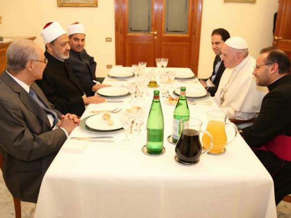 في الإمارات لقاء القمة الخامسا لأزهر والفاتيكان.