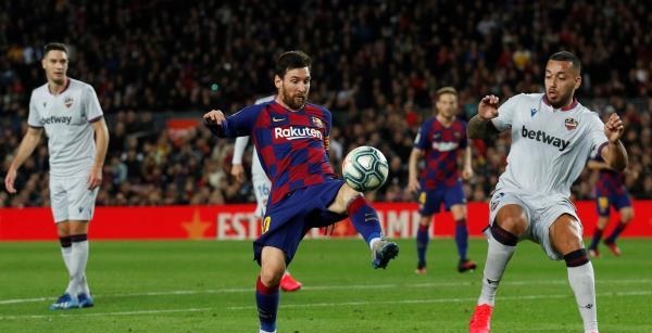 ثنائية تاريخية تعيد برشلونة للانتصارات في الدوري الإسباني