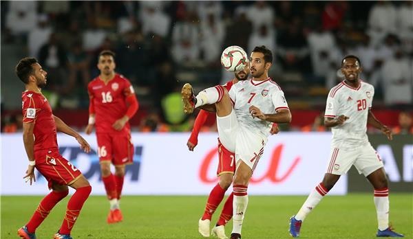 الإمارات تنجو من فخ الافتتاح أمام البحرين
