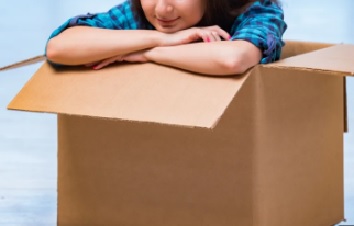 أسكن عند أهل زوجي ولا نعمل ؟