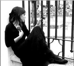 وحيدة بيوم عيد ميلادي