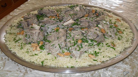 المنسف سبب المشاجرة بين أبي وعمي