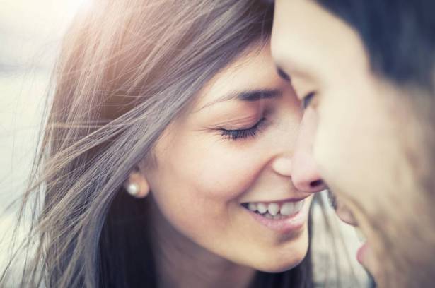 ما يحقّق السعادة الزوجيّة: المال أم الجنس؟