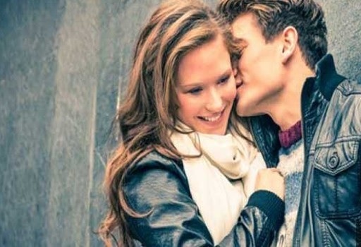 الابتسامة سر النكهة الخاصة في العلاقة الحميمة