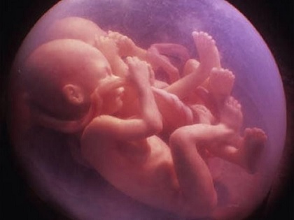 هل يشعر الجنين بالعلاقة الحميمة لوالديه ؟