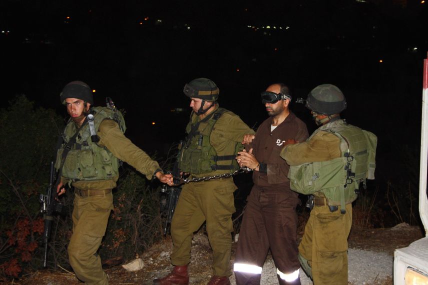 جيش الإحتلال الإسرائيلي يعتقل 10 شبان بينهم نائب في «التشريعي»