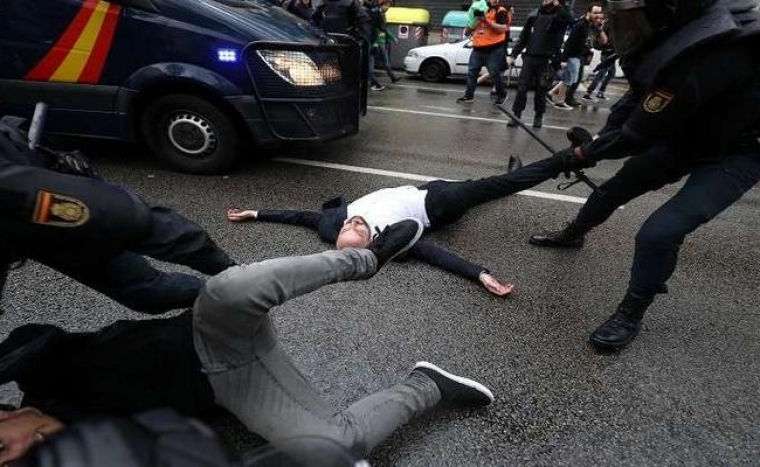 700 ألف متظاهر في برشلونة تنديدا بعنف الشرطة