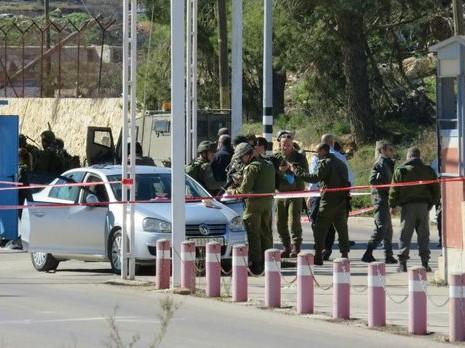 استشهاد فلسطيني وإصابة 3 جنود من جيش الاحتلال في عملية إطلاق على حاجز بيت ايل