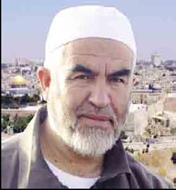 سلطات الإحتلال الإسرائيلي تفرج عن الشيخ رائد صلاح من سجن نفحة