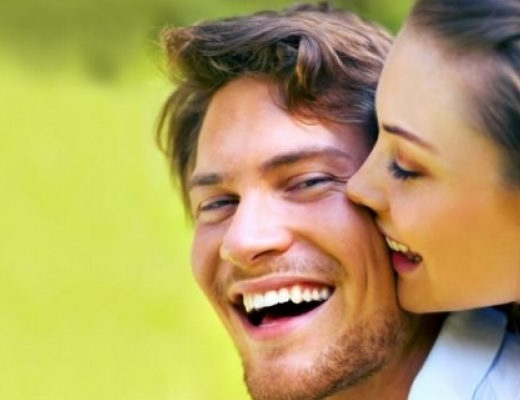 إليكم ما قد تجهلونه عن فوائد التقبيل !