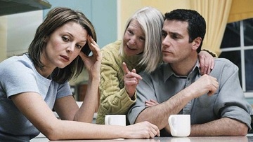 تزوجت وأمي عشقت زوجي.. ماذا أفعل ؟