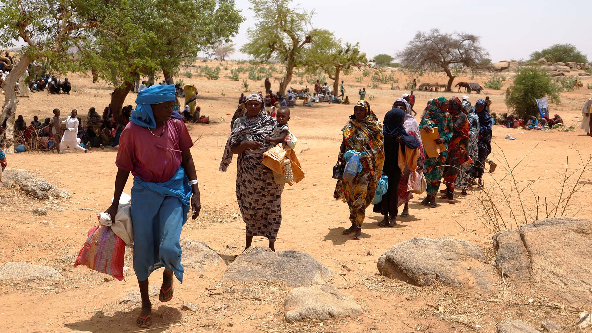 القتال يشرد آلاف السودانيين .. والأمم المتحدة توسع خطتها