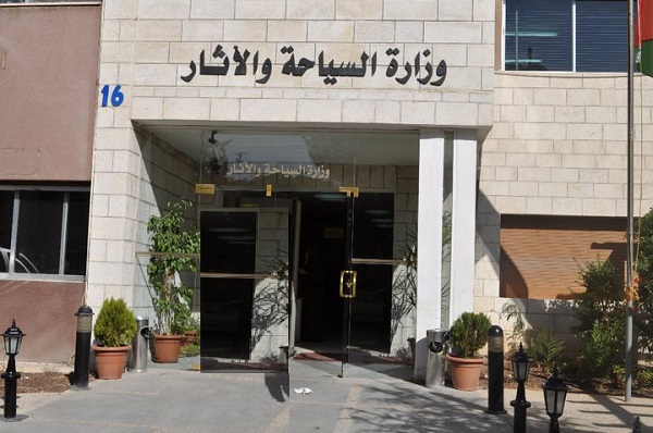 مخالفة وإنذار 39 منشأة سياحية لعدم التزامها بالتدابير الوقائية